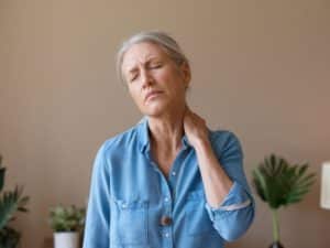 Come evitare e curare le contratture muscolari in età avanzata