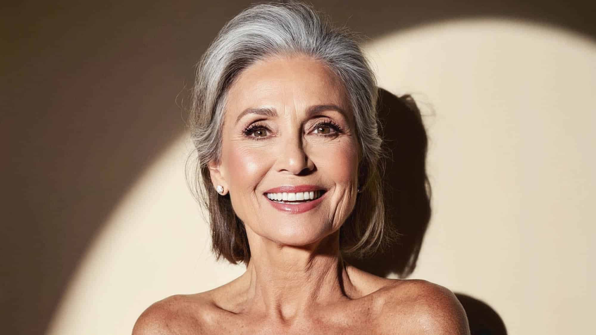 Cosa cambia nei capelli superati i 50 anni (oltre al colore)