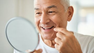 Salute orale: consigli e buone pratiche per denti perfetti superati i 60 anni