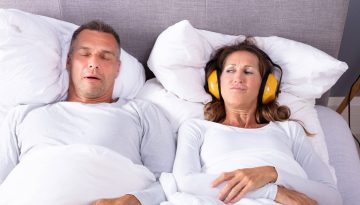 10 consigli per smettere di russare e riposare per bene