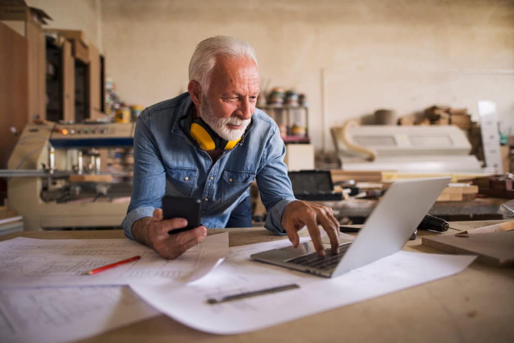 Lavoro a 50 anni : cercarlo e trovarlo