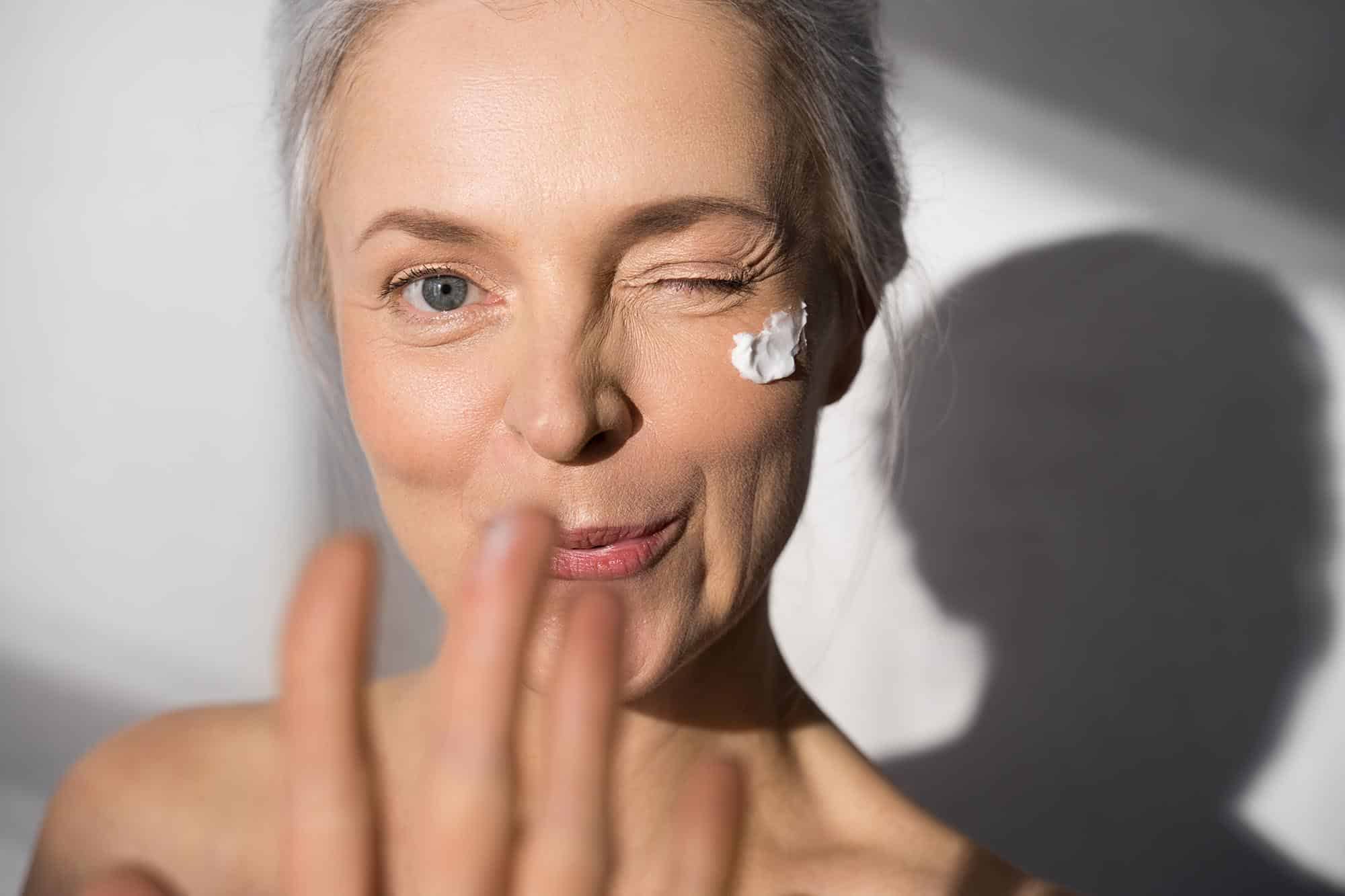 Biorivitalizzante viso over 50: cos’è, come si effettua e opinioni