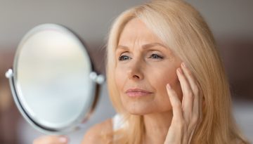 Macchie cutanee: cause, rimedi e la skincare routine perfetta per un incarnato uniforme