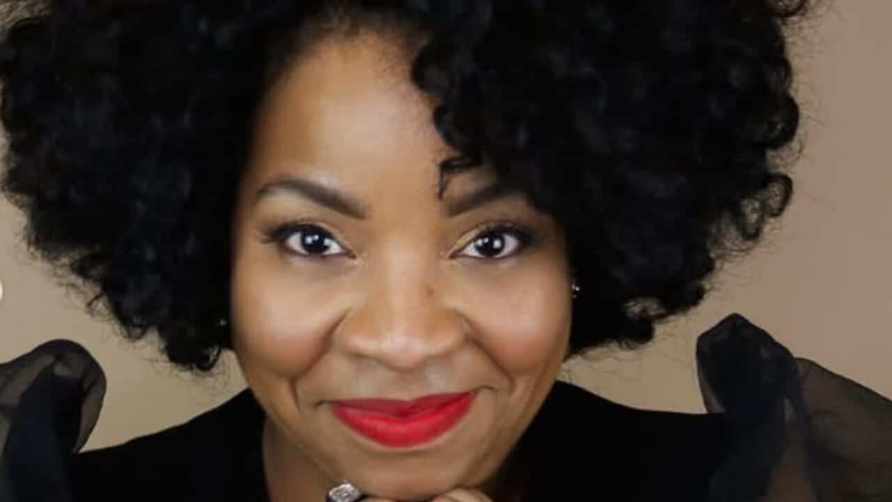 Kimberly HÃ©bert Gregory-2