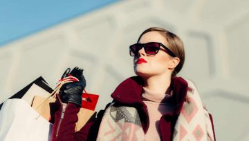 Addio a Sophie Kinsella: la scrittrice di I love shopping si è spenta all’età di 56 anni