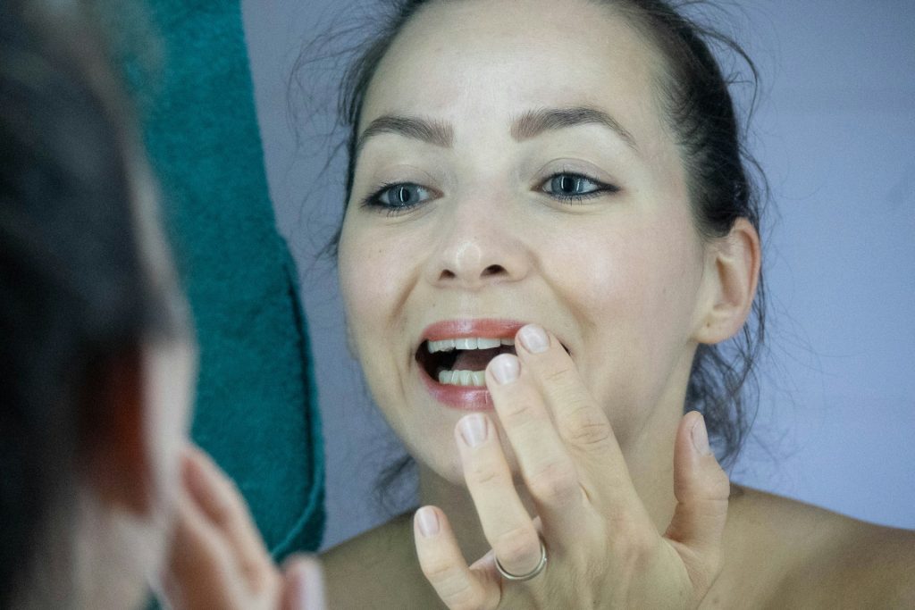 Olio per Labbra (lip oil): cos'è e a cosa serve e i migliori anti-age