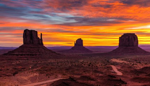 monument valley.robert-murray-niYTtTIR-u4-unsplash