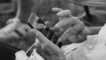 Abitudini digitali over 60: cosa devono sapere gli anziani sulle pratiche per una navigazione più sicura