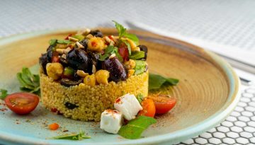 Cous cous estivo: 10 ricette semplici, veloci e fresche da portare in spiaggia