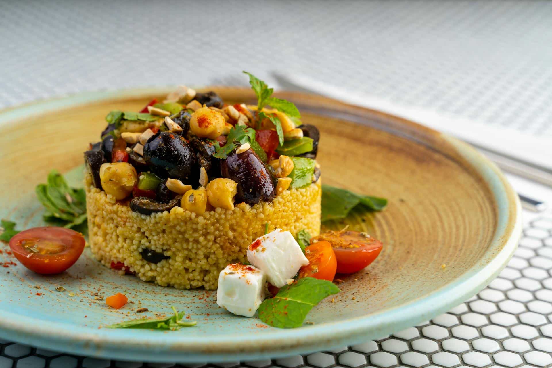 Cous cous estivo: 10 ricette semplici, veloci e fresche da portare in spiaggia