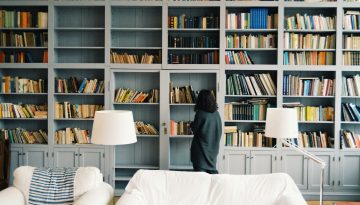 Come allestire una biblioteca in casa: idee per un angolo lettura accogliente